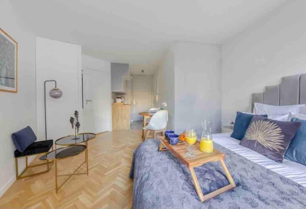 20 M² Metro 7 A 5 Min A Pied Apartment *