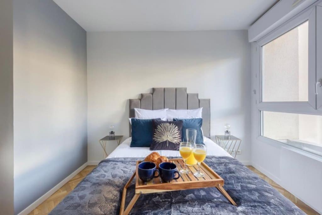 20 M² Metro 7 A 5 Min A Pied Apartment