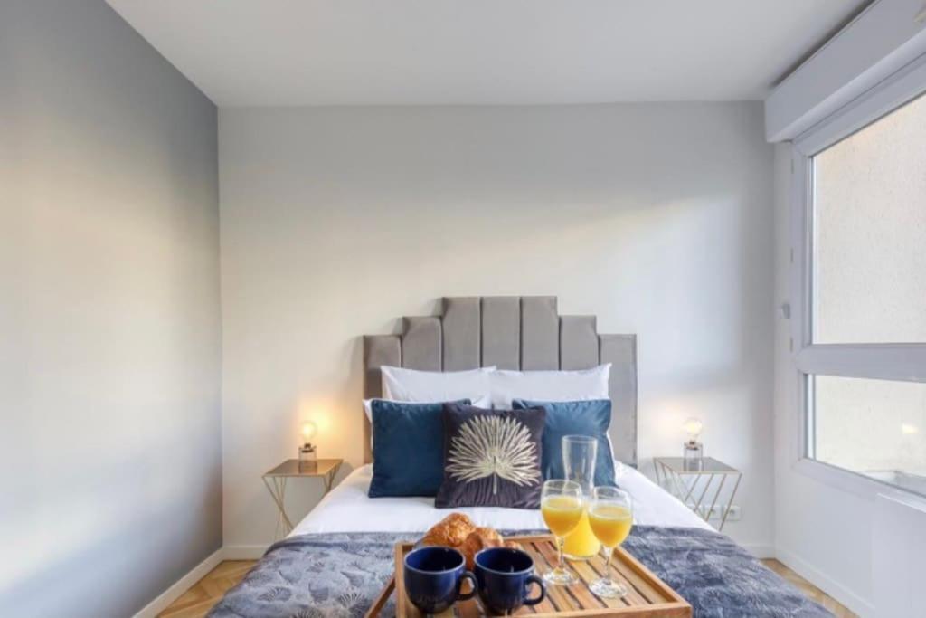 Apartment 20 M² Metro 7 A 5 Min A Pied *