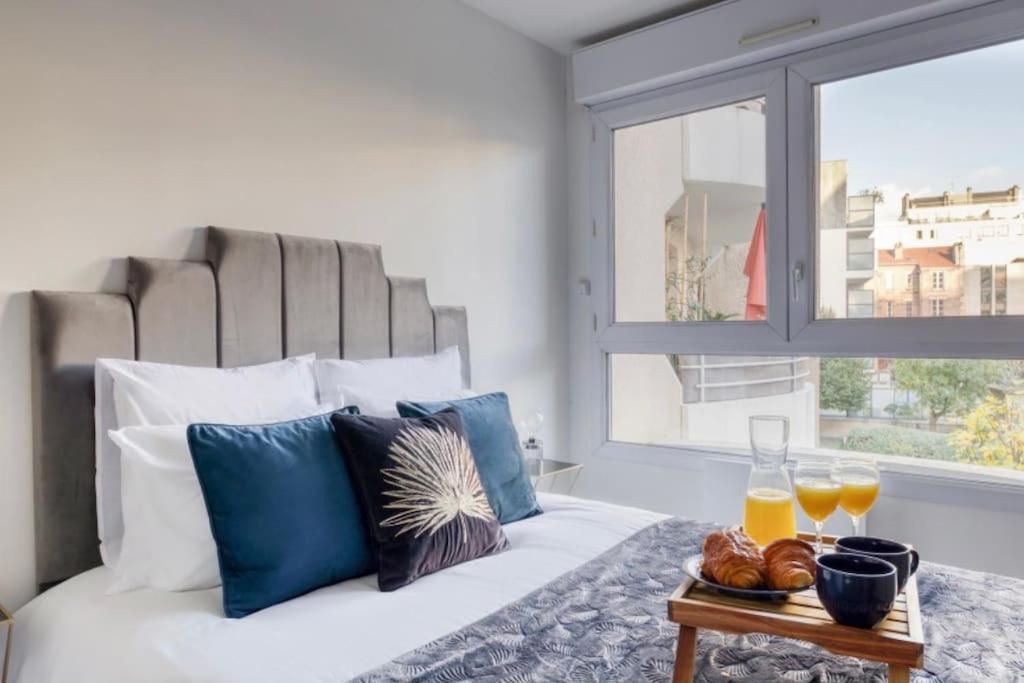 Apartment 20 M² Metro 7 A 5 Min A Pied *