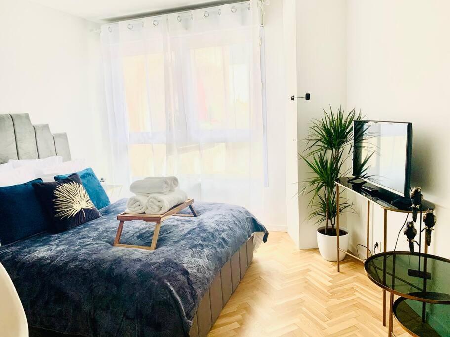 20 M² Metro 7 A 5 Min A Pied *